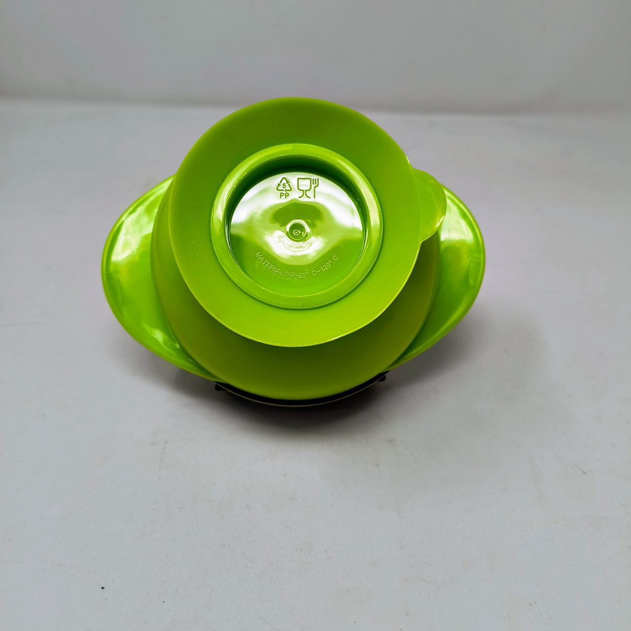 Cute Cartoon Design Steel Core Suction Bowl with Plastic Outer and Lid: Safe, Spill-Resistant Mealtime Solution