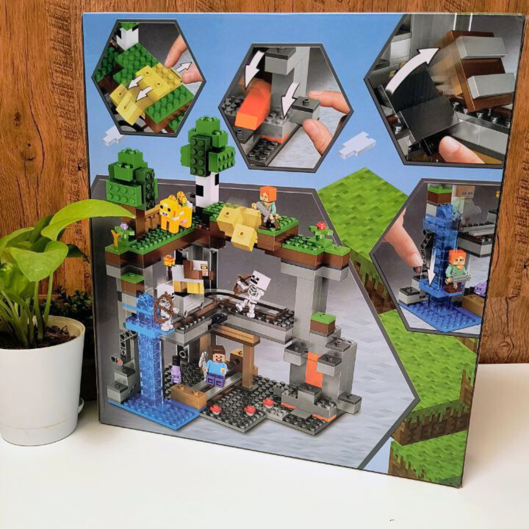 Minecraft The 842 Building Kit Bricks Toy (557 Pieces)