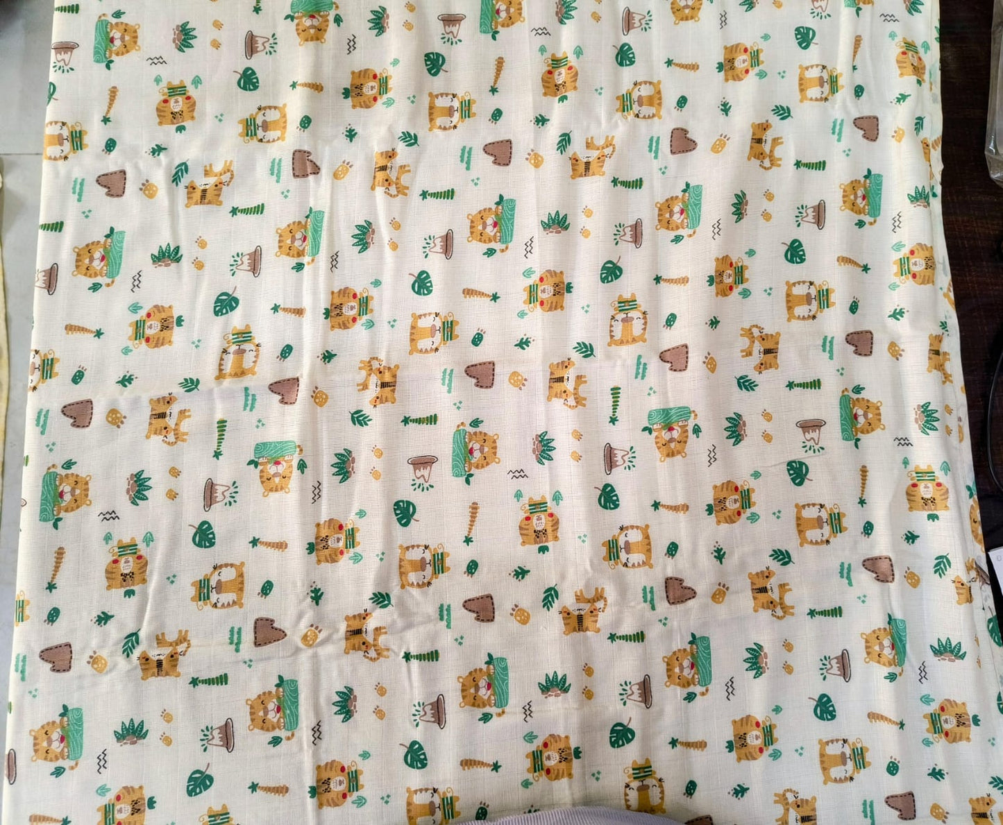 Wild Dreams: 6-Layered Muslin Tiger-Themed Swaddle Blanket for Soft and Cozy Comfort